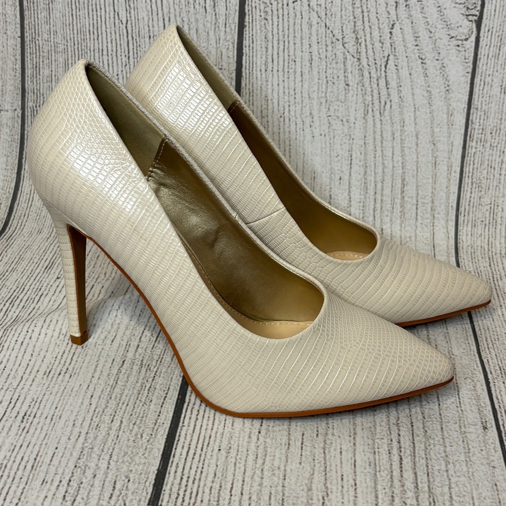 NWOT Torta Caliente Ivory Snake Embossed Pointed Toe Stiletto Heels‎ Size 9